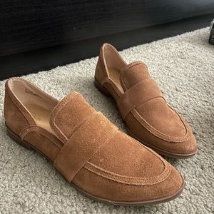 Brand new crown vintage camel loafers